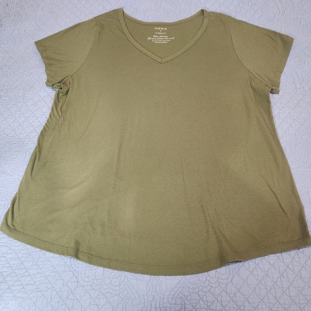 Torrid Size 3 3X Green Classic Fit T-Shirt Plus Size Casual Short Sleeve